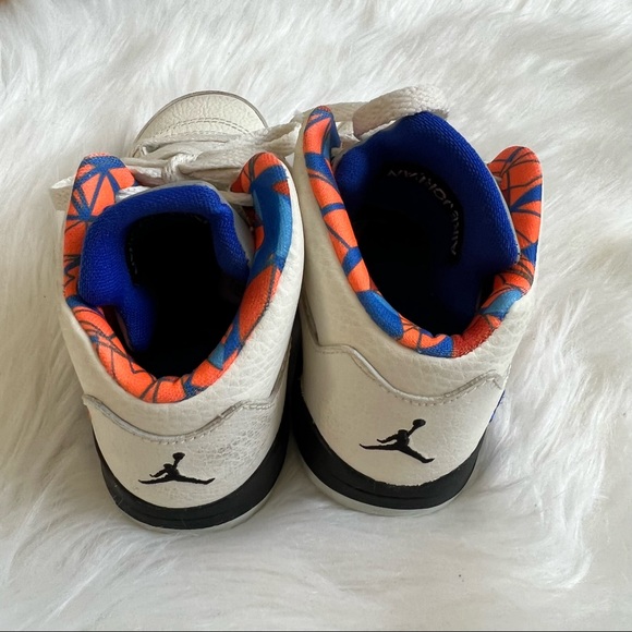 Nike Jordan | 5 Retro International Flight - Picture 4 of 5